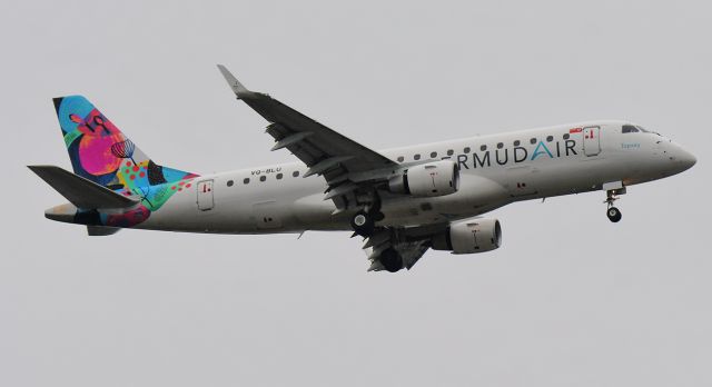 VQ-BLU — - Approach to RWY 10 in the rain.