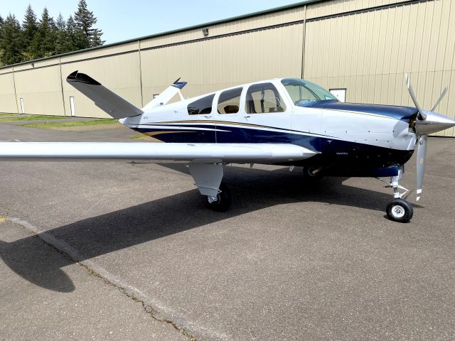 Beechcraft 35 Bonanza (N3702Q)