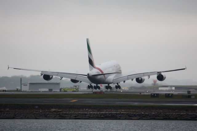 Airbus A380-800 (A6-EUM)