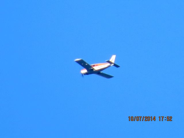 Piper Cherokee (N2817R)