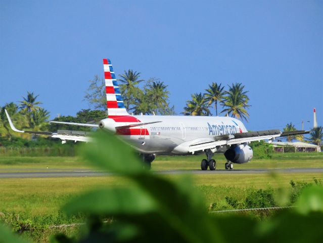 Airbus A321 (N933AM)