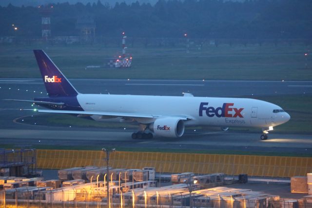 Boeing 777-200 (N859FD)