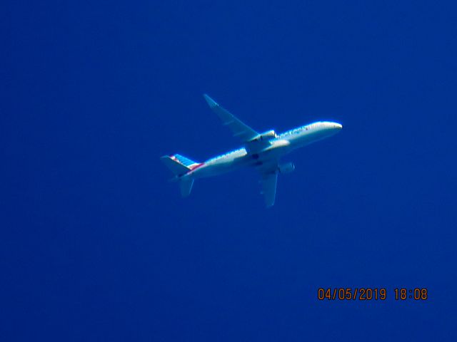 Embraer 175 (N268NN)