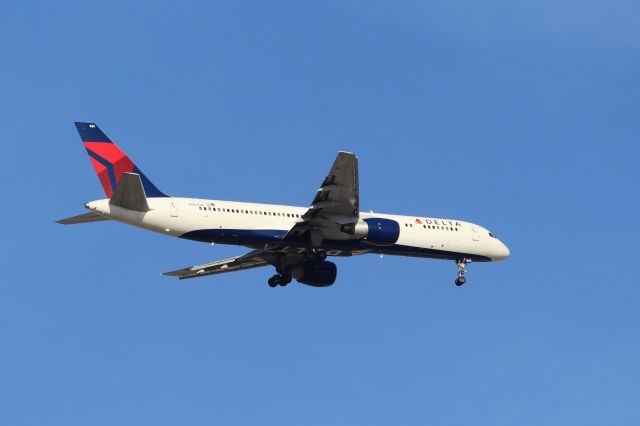 Boeing 757-200 (N661DN) - Delta Airlines (DL) N661DN B757-232 [cn24972]br /Dallas Love Field (DAL).  Delta Airlines flight DL8848 on final approach to Dallas from Pittsburgh (PIT).br /Taken from SpeedyZone amusement park beside I35E br /br /2018 03 10  a rel=nofollow href=http://alphayankee.smugmug.com/Airlines-and-Airliners-Portfolio/Airlines/AmericasAirlines/Delta-Airlines-DLhttps://alphayankee.smugmug.com/Airlines-and-Airliners-Portfolio/Airlines/AmericasAirlines/Delta-Airlines-DL/a