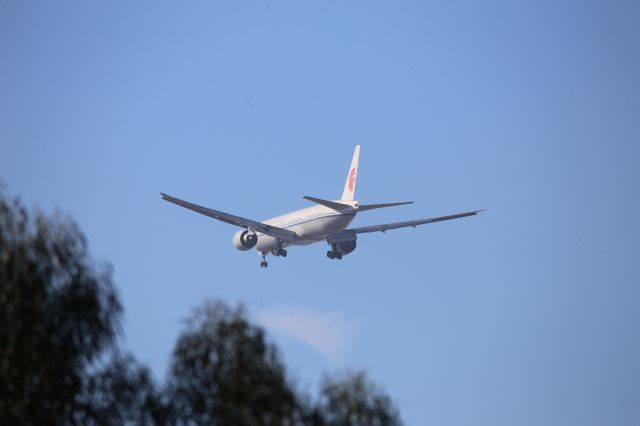 BOEING 777-300ER (B-2090)