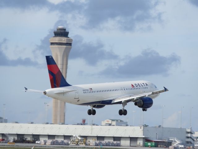 Airbus A320 (N367NW)