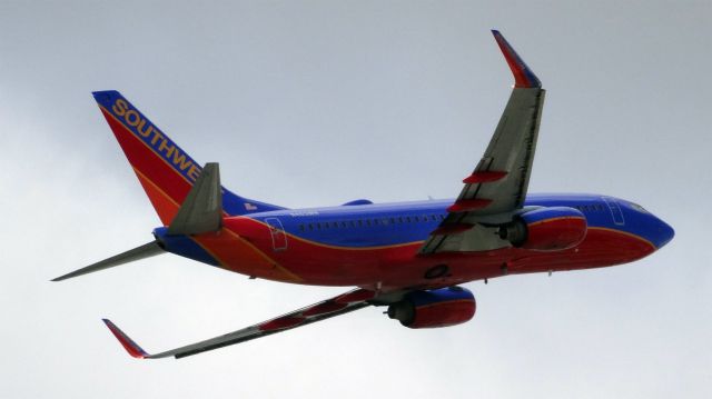 Boeing 737-700 (N483WN) - N483WN Southwest Airlines Boeing 737-700br /10.6 Yearsbr /taking off from KSJC