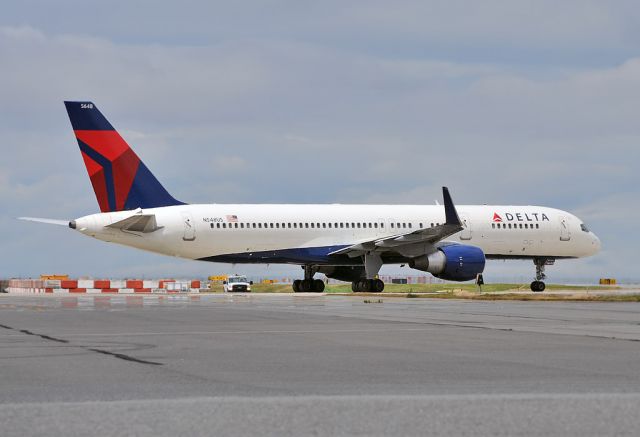 Boeing 757-200 (N548US)