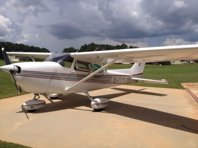 Cessna 152 (N75825) - mallard landing