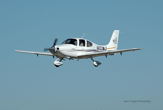 Cirrus SR-20 (N433MJ) - Low Pass fly by shot from ground at Pompano Beach Air Park on runway 28