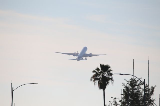 BOEING 777-300ER (JA734A)