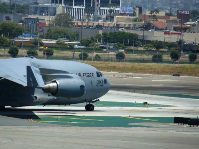 Boeing Globemaster III (N70043)