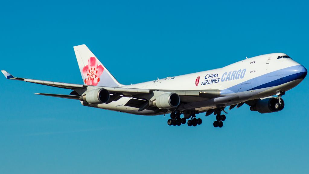Boeing 747-400 (B-18707)