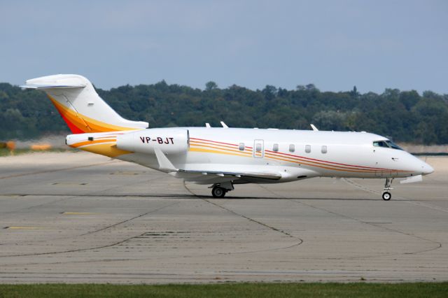 Bombardier Challenger 300 (VP-BJT)