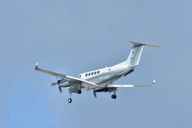 Beechcraft Super King Air 200 (C6-MIP)