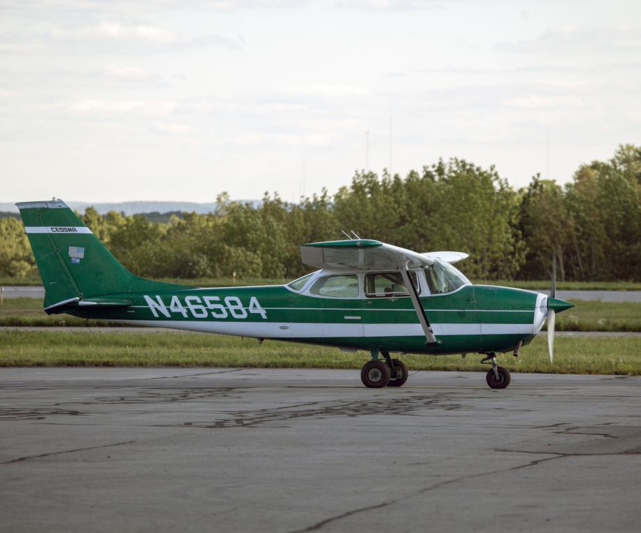 Cessna Skyhawk (N46584)