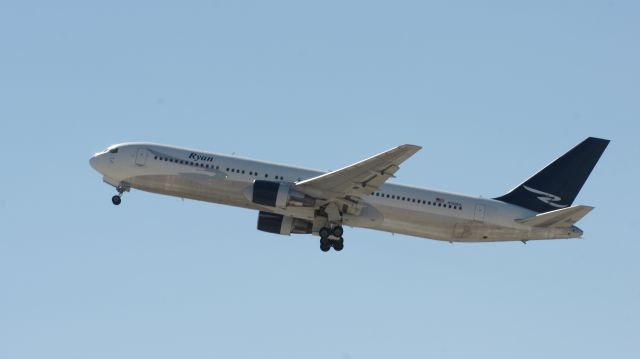 BOEING 767-300 (N120DL)