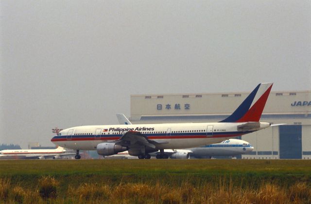 Airbus A300F4-200 (RP-C3002) - Departure at Narita Intl Airport Rwy34 on 1987/05/10