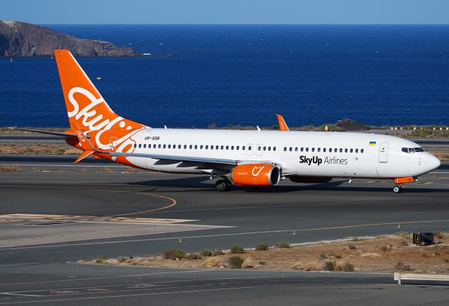 Boeing 737-800 (UR-SQB) - Operating for Corendon Dutch Airlines.