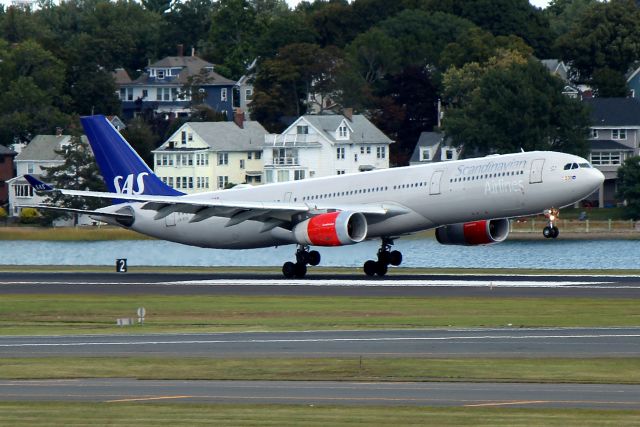 Airbus A330-300 (LN-RKN) - Scandi 927 from Copenhagen touching down on 22L