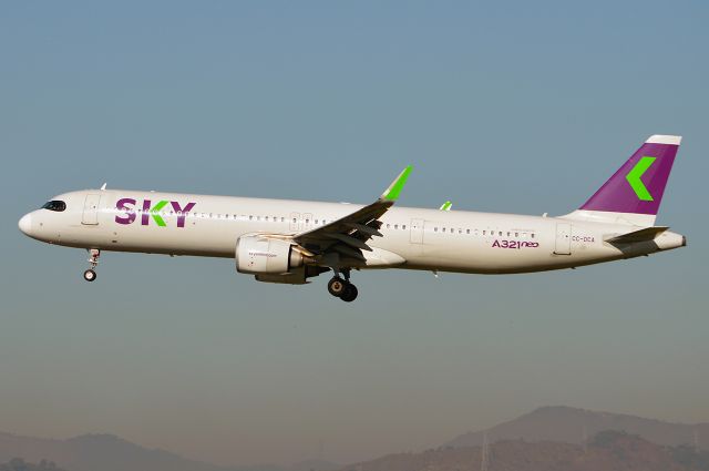 Airbus A321 (CC-DCA)