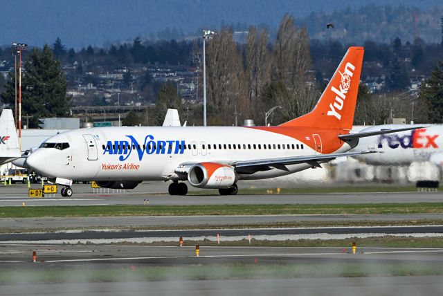 BOEING 737-400 (C-FANB)