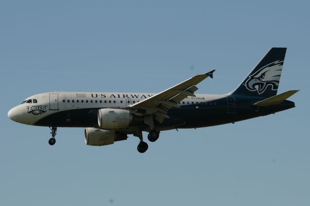 Airbus A319 (N709UW)