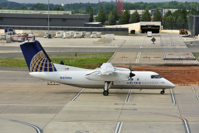 de Havilland Dash 8-200 (N379PH) - CommutAir De Havilland Canada DHC-8-202Q Dash 8 N379PH in Washington Dulles 