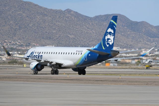 Embraer 175 (N632QX)