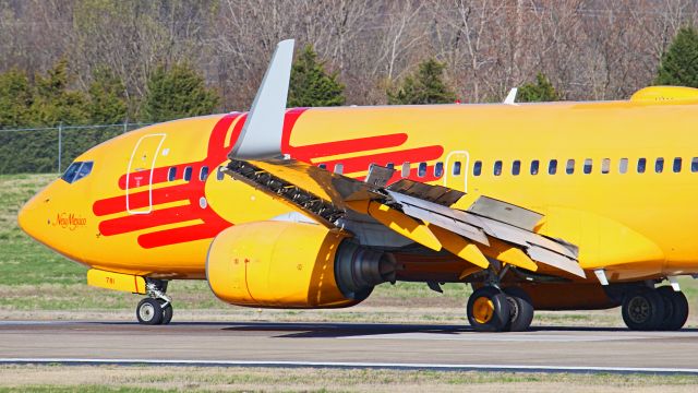 Boeing 737-700 (N781WN) - Captured this bird arriving on Runway 02R.