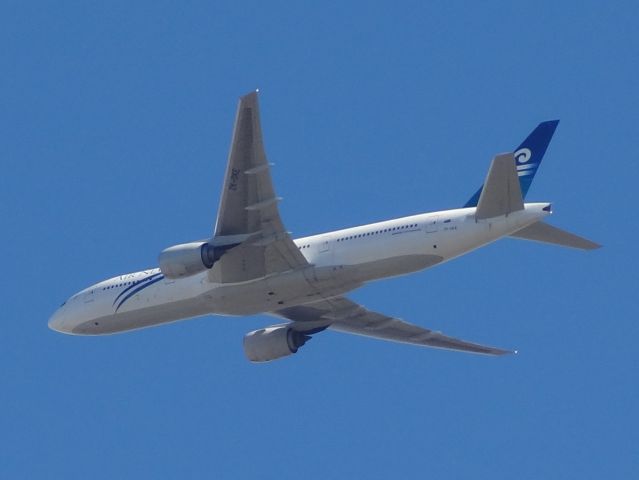 Boeing 777-200 (ZK-OKE)