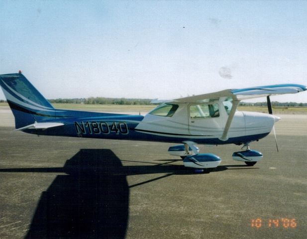 Cessna Commuter (N18040) - After paint job in 2006.  Kudos to Skyward Air at KSER (www.skywardair.com).