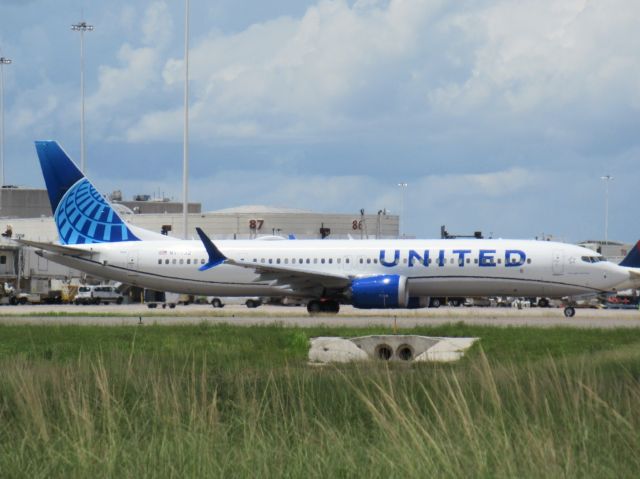 Boeing 737 MAX 9 (N37532)