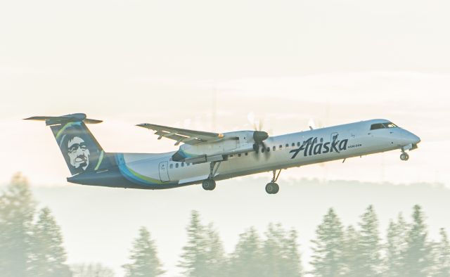 de Havilland Dash 8-400 (N426QX)