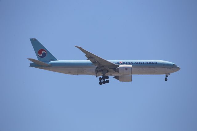 BOEING 777-200LR (HL8285)