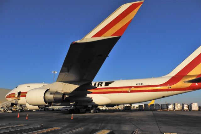 Boeing 747-400 (N715CK)