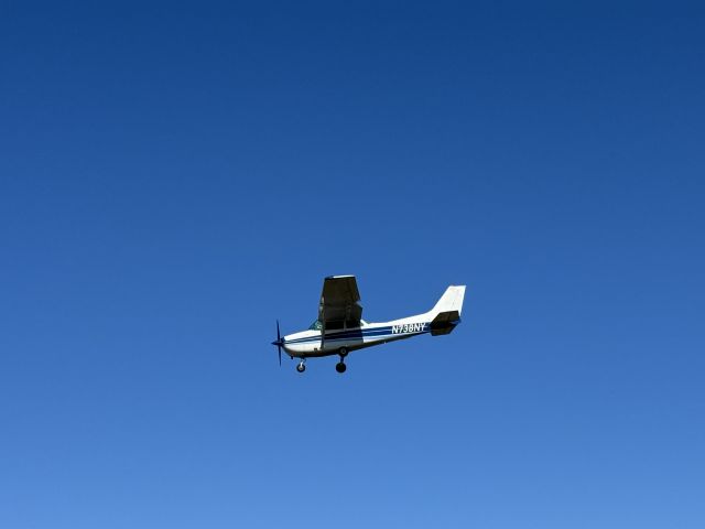Cessna Skyhawk (N738NY) - Beautiful clear blue sky.
