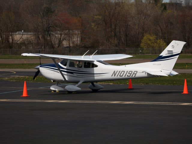 Cessna Skylane (N1019R) - The Skylane is a very good personal travel aircraft.