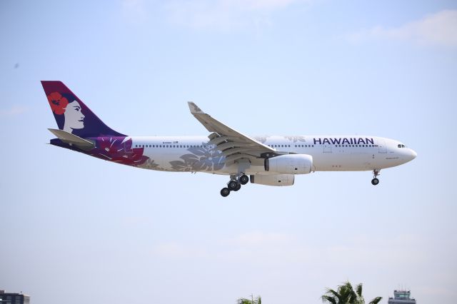 Airbus A330-200 (N391HA)