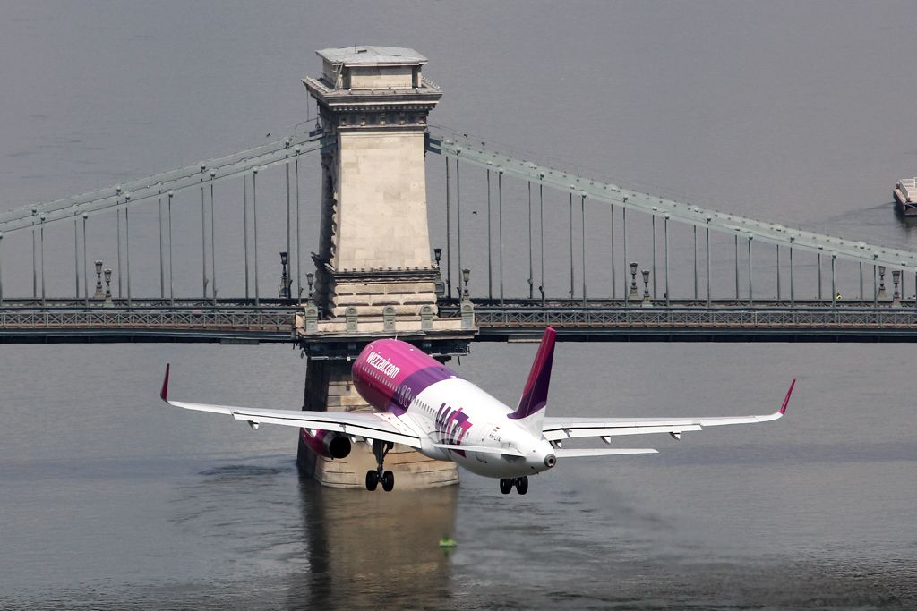 Airbus A320 (HA-LYA)