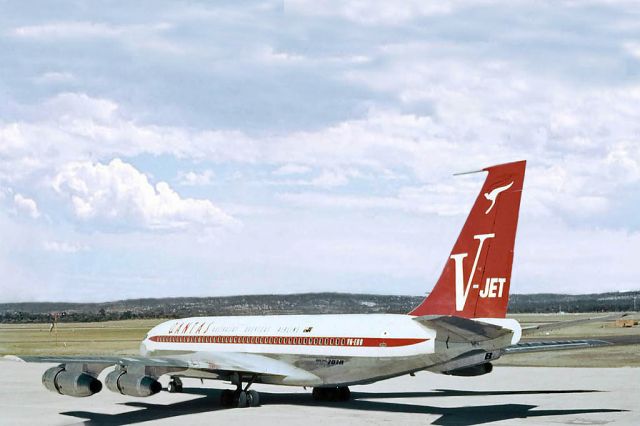 Boeing 707-100 (VH-EBB) - Boeing 707-138B Perth Airport early 1960s