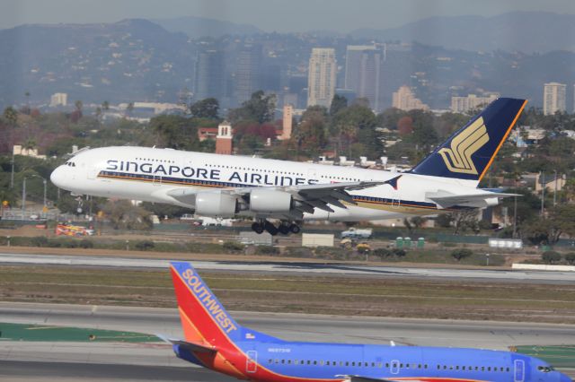 Airbus A380-800 (9V-SKS)