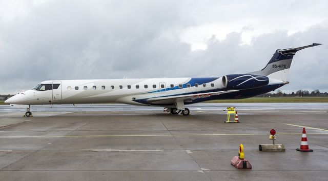 Embraer ERJ-145 (S5-APB)