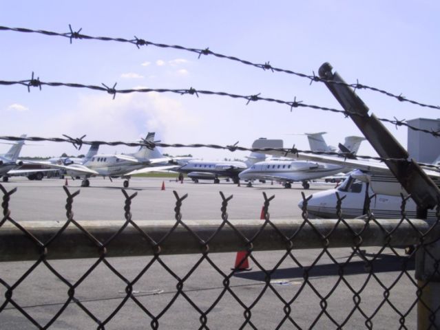 Lockheed Jetstar 2 (N313JS) - TEB on 9/11/01 about 1115 EDT.  Smoke in background is the WTC site.