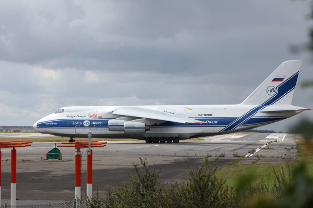 Antonov An-124 Ruslan (RA-82081) - LANDING NANTES LE 15-06-2016