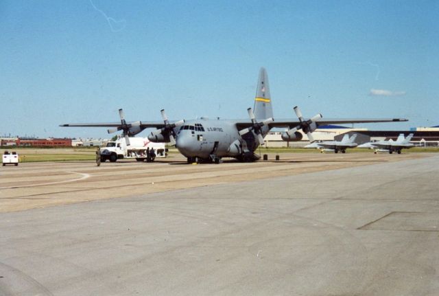 Lockheed C-130 Hercules —