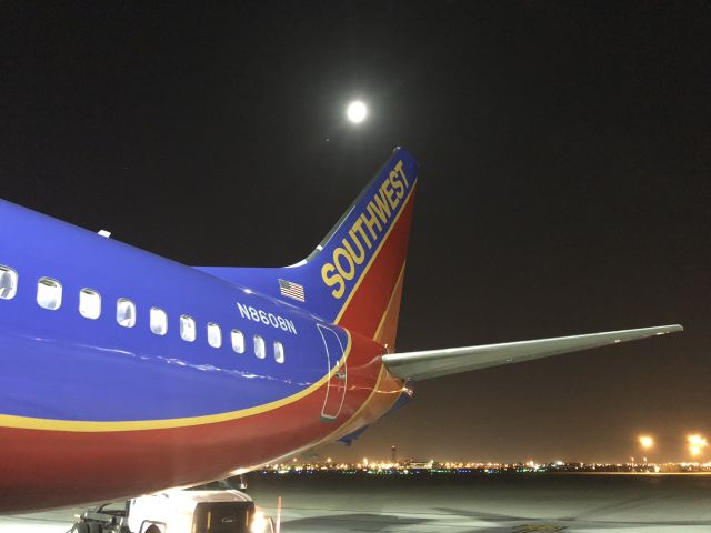 Boeing 737-700 (N8608N) - Walk around before sunrise with a nearly full moon