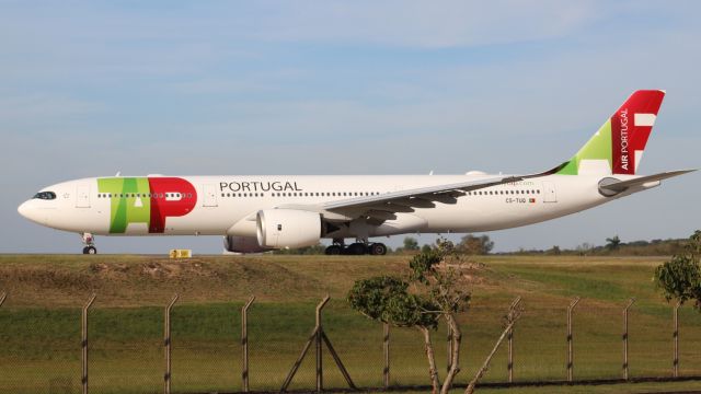 Airbus A330-300 (CS-TUQ)