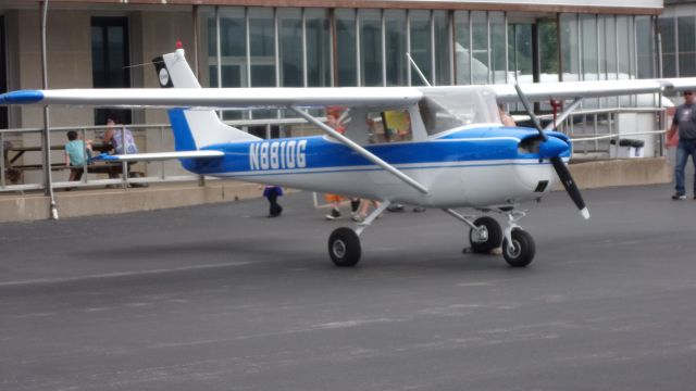 Cessna Commuter (N8810G)