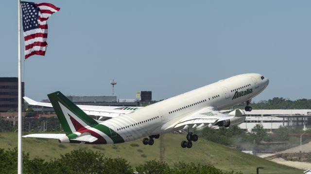 Airbus A330-300 (EI-EJG) - Departing 9R back to Rome.br /6/6/17